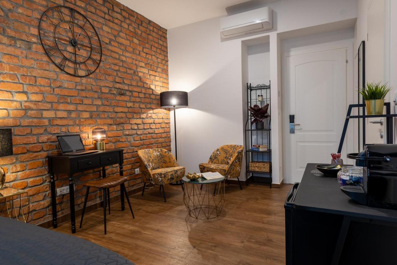 Brickwall Apartment