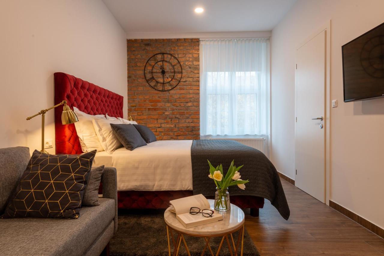 Brickwall Apartment