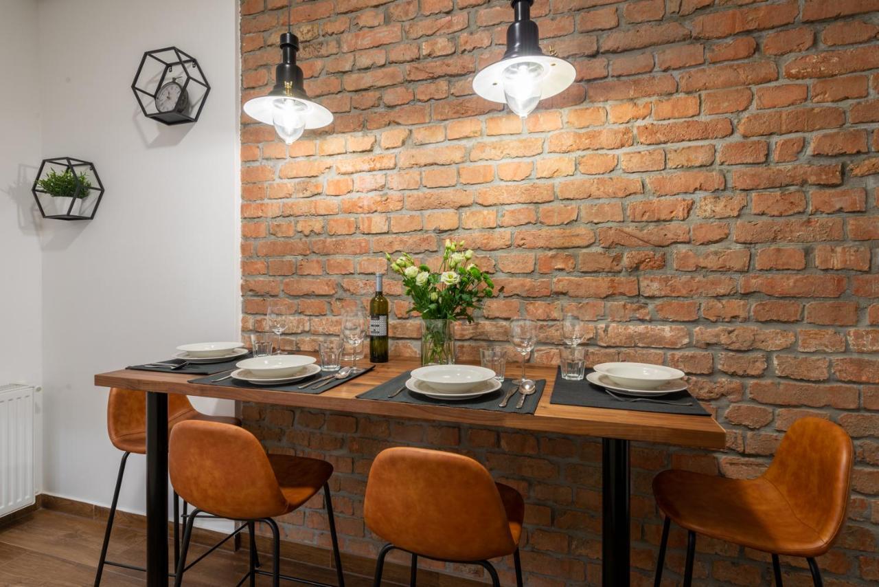 Brickwall Apartment *