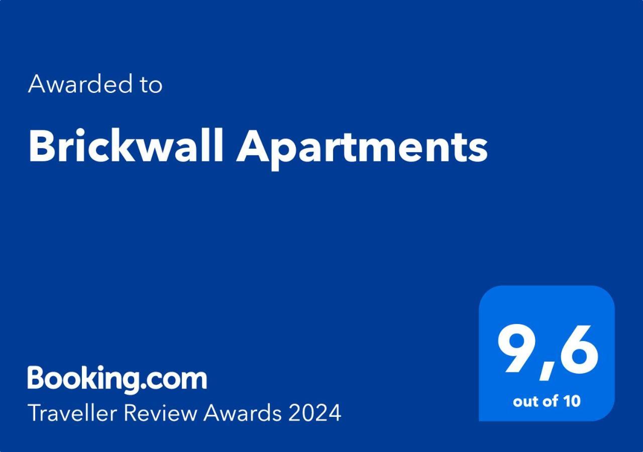 Apartment Brickwall *